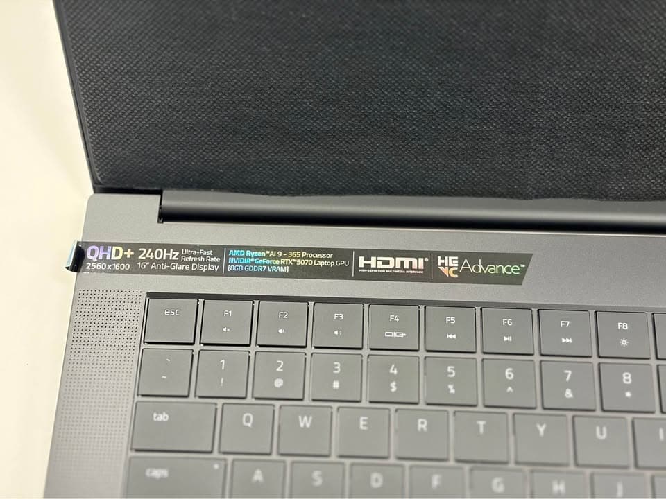 Razer blade 16 ultra thin 16”inch 2K OLED Ryzen AI 9 365 / 32Gb / 1TB nVidia GeForce RTX 5070